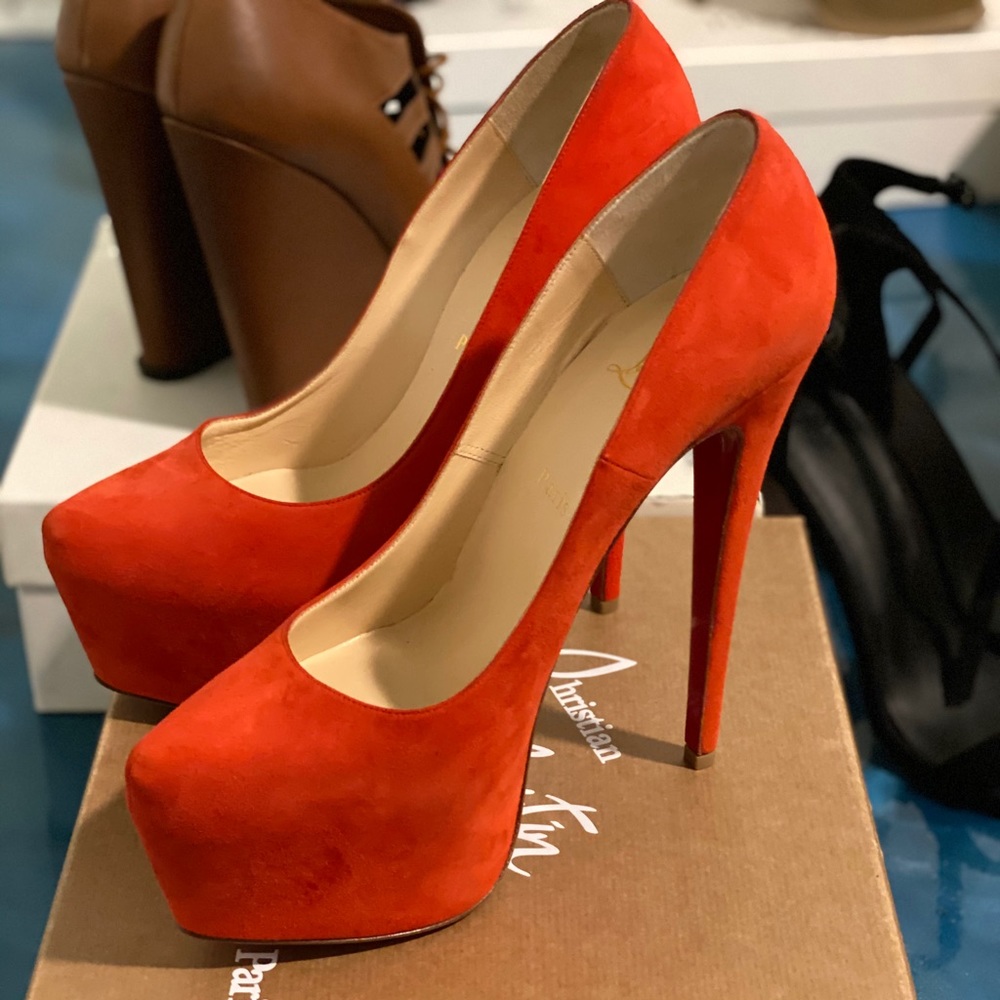 Daffodile 160 Suede
